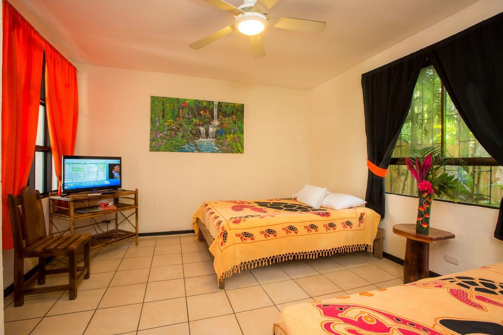 Hotel Mono Azul Quepos Kültér fotó